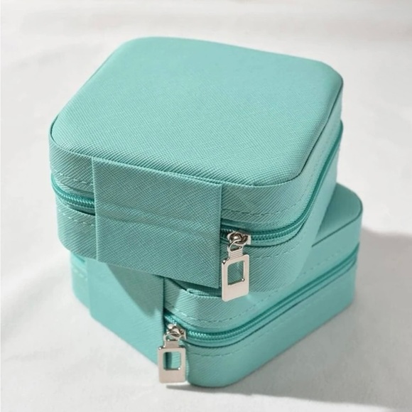 Miniature Travel Jewelry Organizer Box - Picture 7 of 9